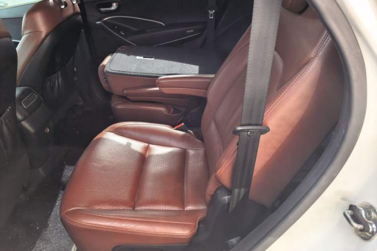 Used Hyundai Grand SantaFe 2013 3.0L 6-seat 4x4 Brown Interior Flagship Edition Left Rear Seat