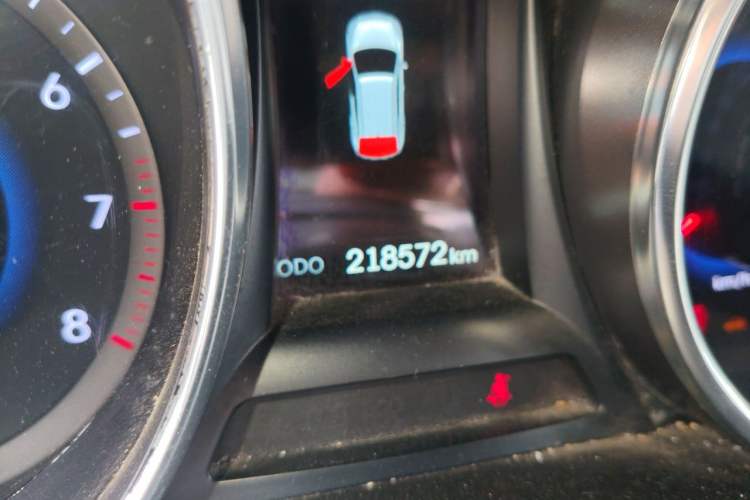 Used Hyundai Grand SantaFe 2013 3.0L 7-Seater Four-Wheel-Drive Comfort Edition Odometer Close Up