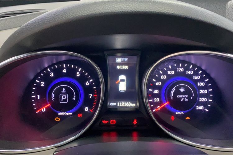Used Hyundai Grand SantaFe 2013 3.0L 7-Seater Four-Wheel-Drive Comfort Edition Odometer Close Up