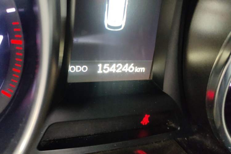 Used Hyundai Grand SantaFe 2013 3.0L 7-Seater Four-Wheel-Drive Comfort Edition Odometer Close Up