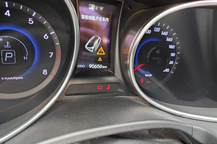 Used Hyundai Grand SantaFe 2013 3.0L 7-Seater Four-Wheel-Drive Comfort Edition Odometer Close Up
