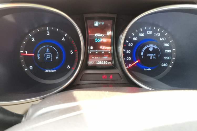 Used Hyundai Grand SantaFe 2013 2.2T 7-Seater Four-Wheel-Drive Comfort Edition Odometer Close Up