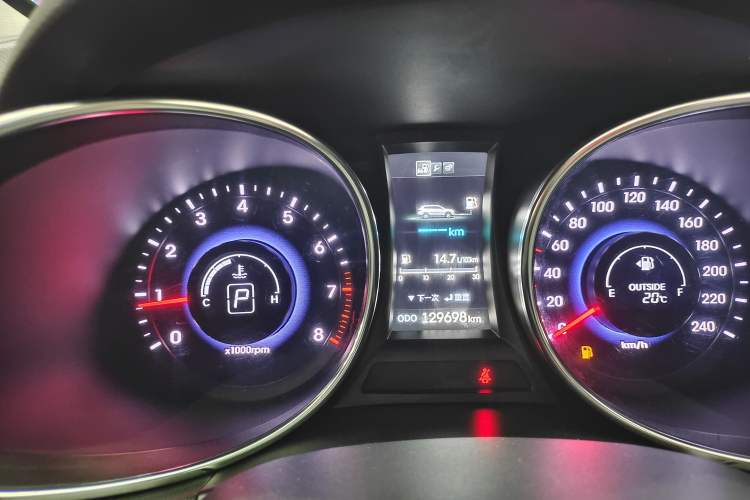 Used Hyundai Grand SantaFe 2013 3.0L 7-seat Four-Wheel-Drive Luxury Edition Odometer Close Up