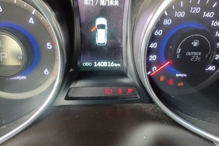 Used Hyundai Grand SantaFe 2013 2.2T 7-Seater Four-Wheel-Drive Comfort Edition Odometer Close Up
