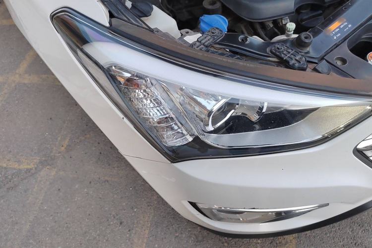 Used Hyundai Grand SantaFe 2013 3.0L 7-Seater Four-Wheel-Drive Comfort Edition Right Front Headlight