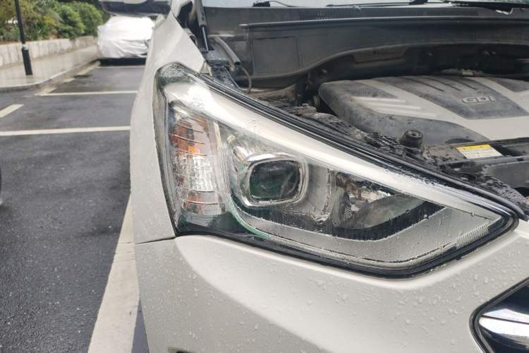 Used Hyundai Grand SantaFe 2013 3.0L 7-Seater Four-Wheel-Drive Comfort Edition Right Front Headlight