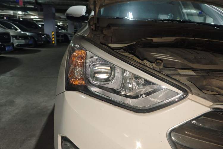 Used Hyundai Grand SantaFe 2013 3.0L 7-Seater Four-Wheel-Drive Comfort Edition Right Front Headlight