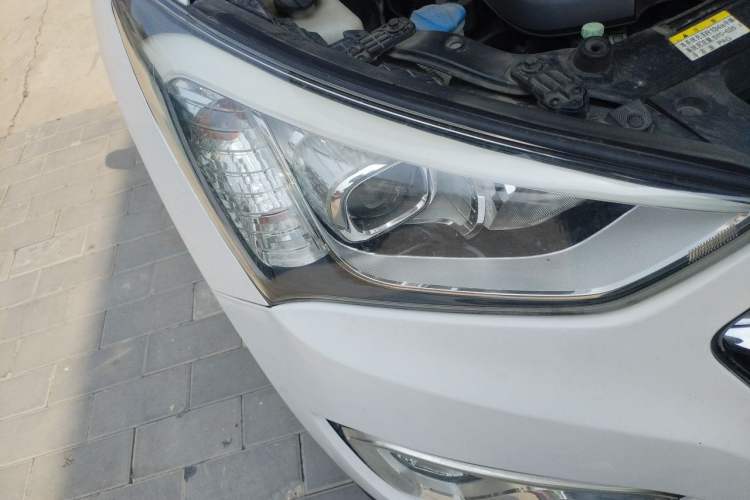 Used Hyundai Grand SantaFe 2013 3.0L 7-Seater Four-Wheel-Drive Comfort Edition Right Front Headlight