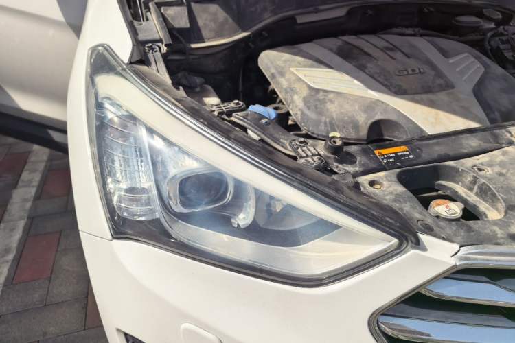 Used Hyundai Grand SantaFe 2013 3.0L 6-seat 4x4 Brown Interior Flagship Edition Right Front Headlight