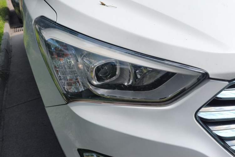 Used Hyundai Grand SantaFe 2013 2.2T 7-Seater Four-Wheel-Drive Comfort Edition Right Front Headlight