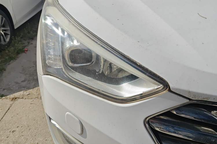 Used Hyundai Grand SantaFe 2013 3.0L 7-Seater 4x4 Flagship Edition Right Front Headlight