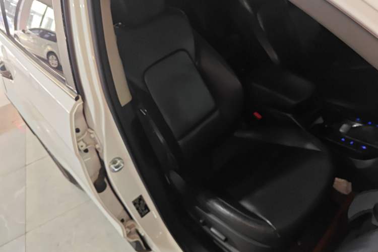 Used Hyundai Grand SantaFe 2013 3.0L 7-Seater 4x4 Flagship Edition Right Front Seat