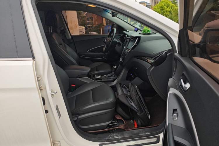Used Hyundai Grand SantaFe 2013 3.0L 7-Seater Four-Wheel-Drive Comfort Edition Right Front Seat