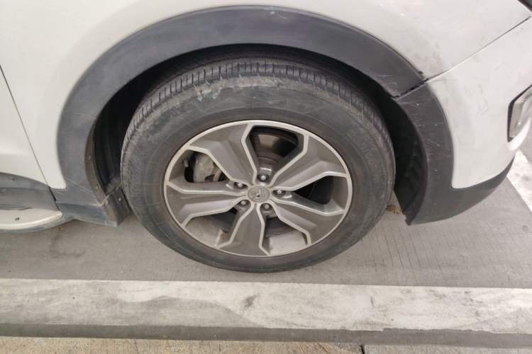 Used Hyundai Grand SantaFe 2013 3.0L 7-Seater Four-Wheel-Drive Comfort Edition Right Front Wheel Hub