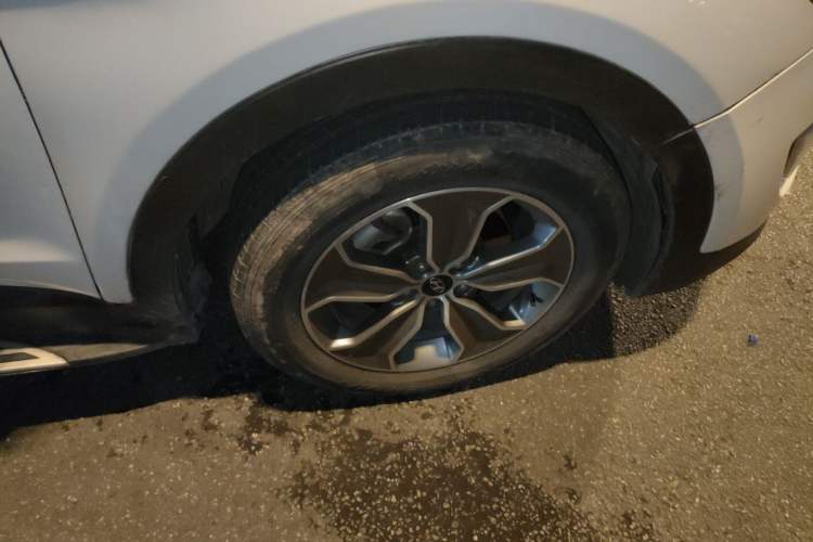 Used Hyundai Grand SantaFe 2013 3.0L 7-Seater Four-Wheel-Drive Comfort Edition Right Front Wheel Hub