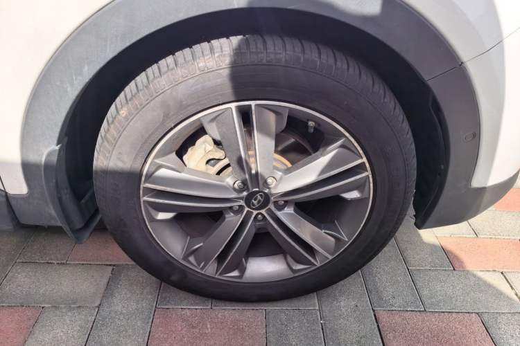 Used Hyundai Grand SantaFe 2013 3.0L 6-seat 4x4 Brown Interior Flagship Edition Right Front Wheel Hub