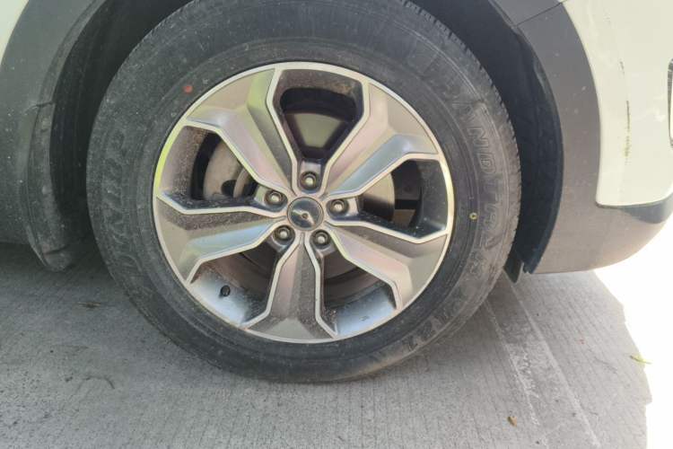 Used Hyundai Grand SantaFe 2013 2.2T 7-Seater Four-Wheel-Drive Comfort Edition Right Front Wheel Hub