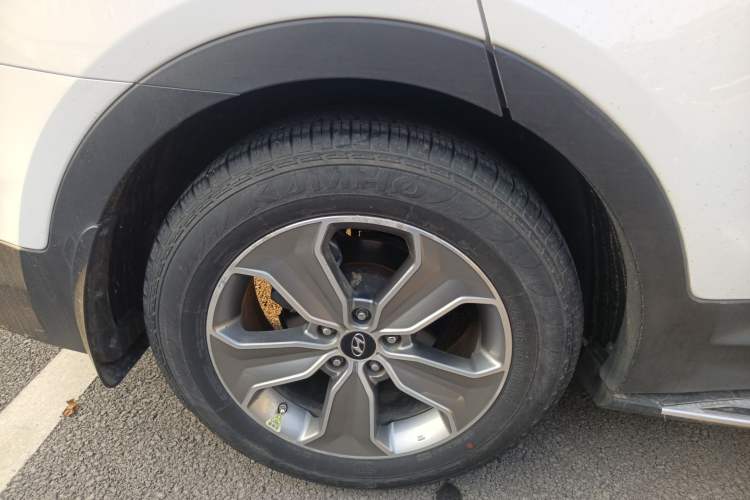Used Hyundai Grand SantaFe 2013 2.2T 7-Seater Four-Wheel-Drive Comfort Edition Right Rear Wheel Hub
