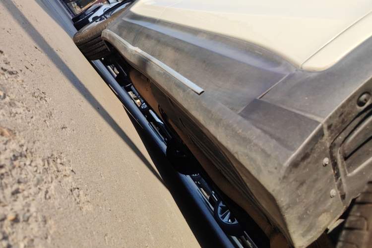 Used Hyundai Grand SantaFe 2013 3.0L 7-Seater 4x4 Flagship Edition Right Side Sill