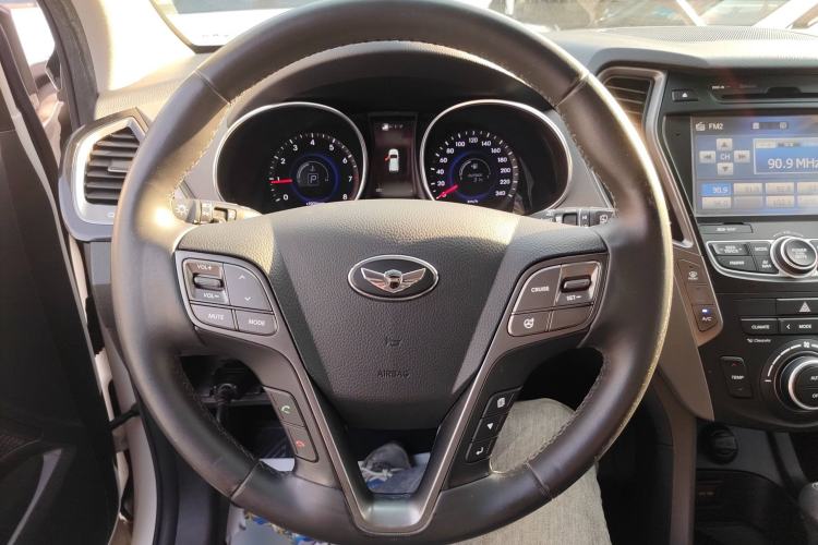 Used Hyundai Grand SantaFe 2013 3.0L 7-Seater 4x4 Flagship Edition Steering Wheel