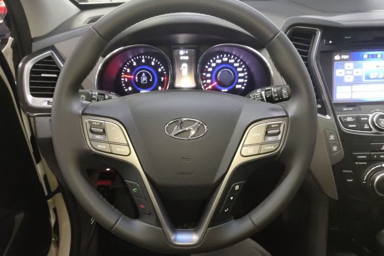 Used Hyundai Grand SantaFe 2013 3.0L 7-Seater Four-Wheel-Drive Comfort Edition Steering Wheel