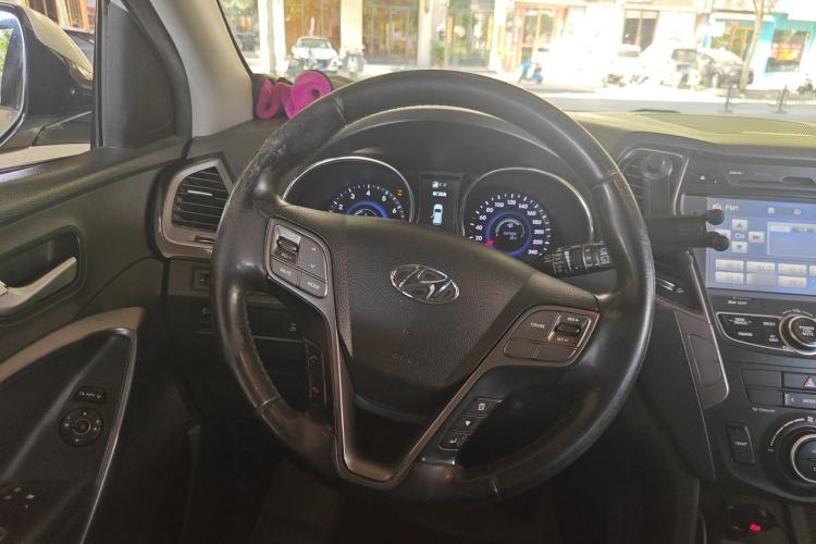 Used Hyundai Grand SantaFe 2013 3.0L 7-Seater Four-Wheel-Drive Comfort Edition Steering Wheel