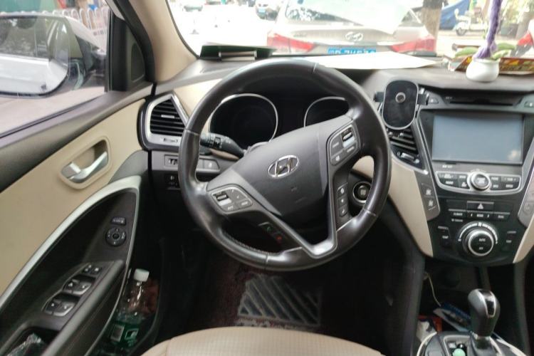 Used Hyundai Grand SantaFe 2013 3.0L 7-Seater Four-Wheel-Drive Comfort Edition Steering Wheel