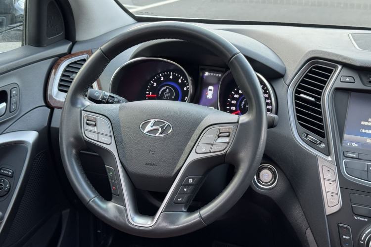 Used Hyundai Grand SantaFe 2013 3.0L 7-Seater 4x4 Flagship Edition Steering Wheel