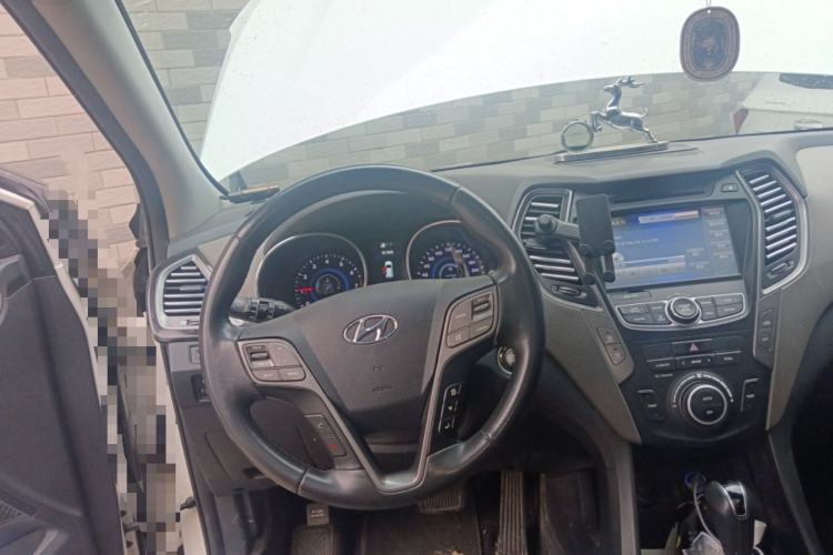Used Hyundai Grand SantaFe 2013 3.0L 7-Seater Two-Wheel Drive Comfort Edition Steering Wheel