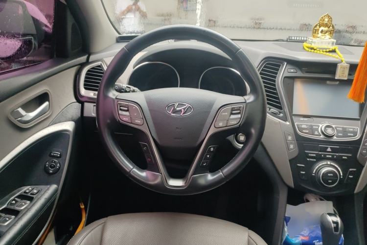 Used Hyundai Grand SantaFe 2013 3.0L 7-Seater Four-Wheel-Drive Comfort Edition Steering Wheel