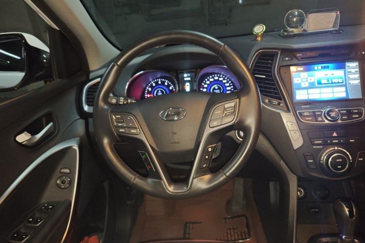 Used Hyundai Grand SantaFe 2013 3.0L 7-Seater Four-Wheel-Drive Comfort Edition Steering Wheel