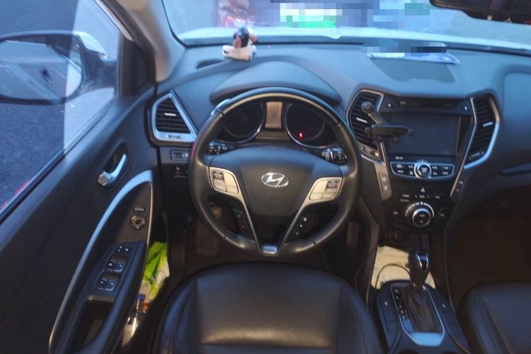 Used Hyundai Grand SantaFe 2013 3.0L 7-Seater Four-Wheel-Drive Comfort Edition Steering Wheel