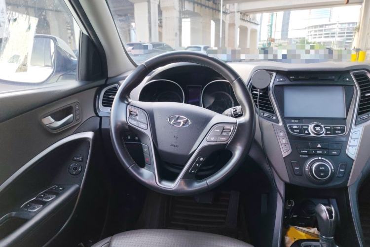 Used Hyundai Grand SantaFe 2013 3.0L 7-Seater 4x4 Flagship Edition Steering Wheel