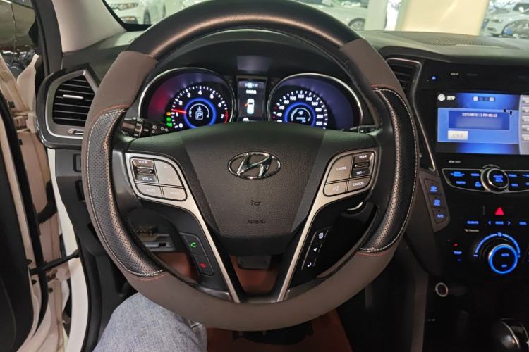Used Hyundai Grand SantaFe 2013 3.0L 7-Seater 4x4 Flagship Edition Steering Wheel