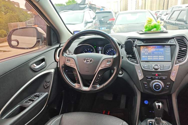 Used Hyundai Grand SantaFe 2013 3.0L 7-Seater Four-Wheel-Drive Comfort Edition Steering Wheel