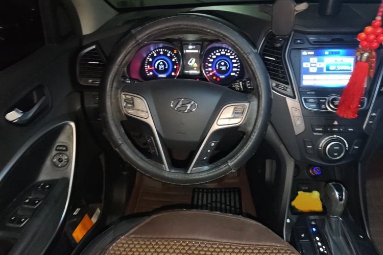 Used Hyundai Grand SantaFe 2013 3.0L 7-Seater Four-Wheel-Drive Comfort Edition Steering Wheel