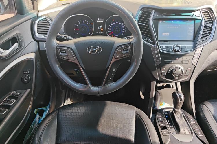 Used Hyundai Grand SantaFe 2013 3.0L 7-Seater 4x4 Flagship Edition Steering Wheel