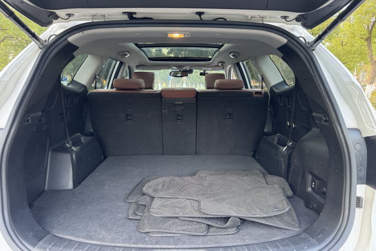Used Hyundai Grand SantaFe 2013 3.0L 7-Seater 4x4 Flagship Edition Trunk