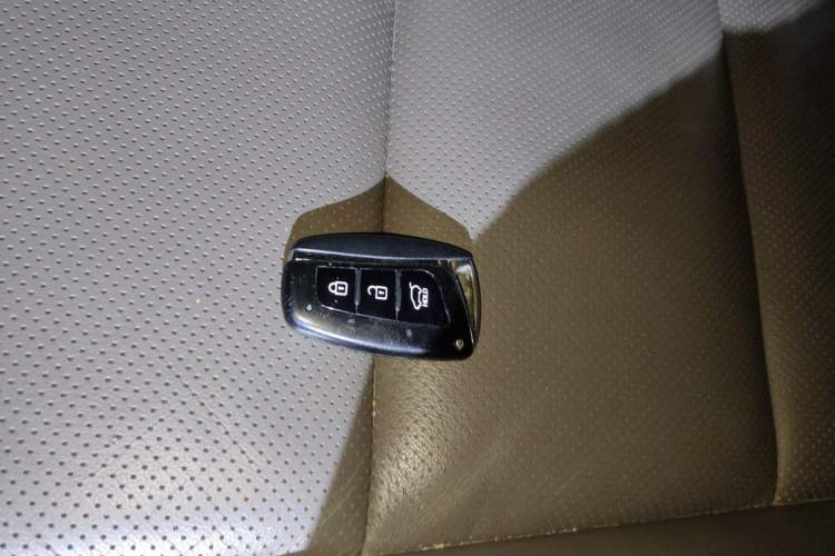 Used Hyundai Grand SantaFe 2013 3.0L 7-Seater Four-Wheel-Drive Comfort Edition Vehicle Key