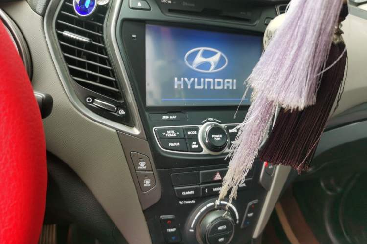 Used Hyundai Grand SantaFe 2015 2.0T 7-Seater Two-Wheel Drive Leading Edition Audio And AC Panel