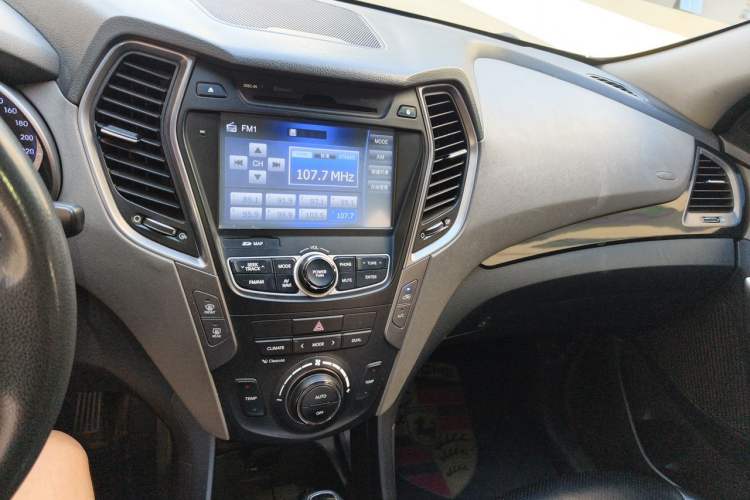 Used Hyundai Grand SantaFe 2015 2.0T 7-Seater Two-Wheel Drive Leading Edition Audio And AC Panel