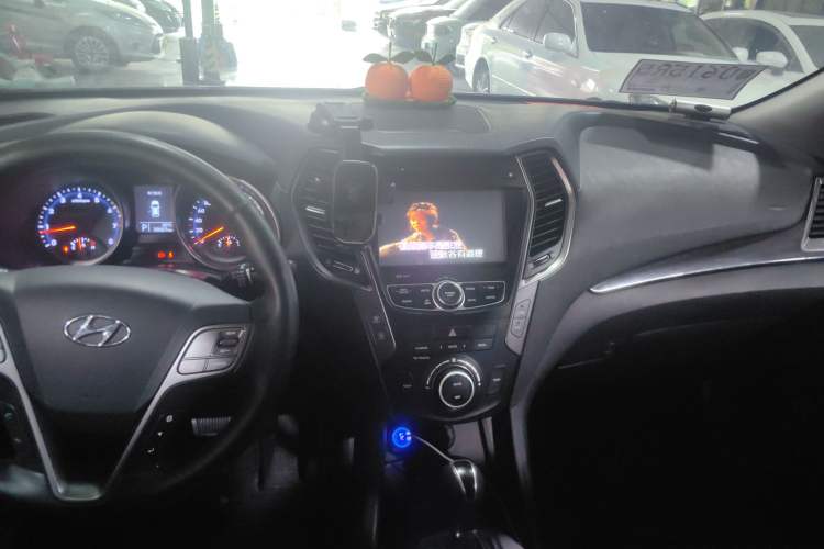 Used Hyundai Grand SantaFe 2015 2.0T 7-Seater Two-Wheel Drive Leading Edition Audio And AC Panel