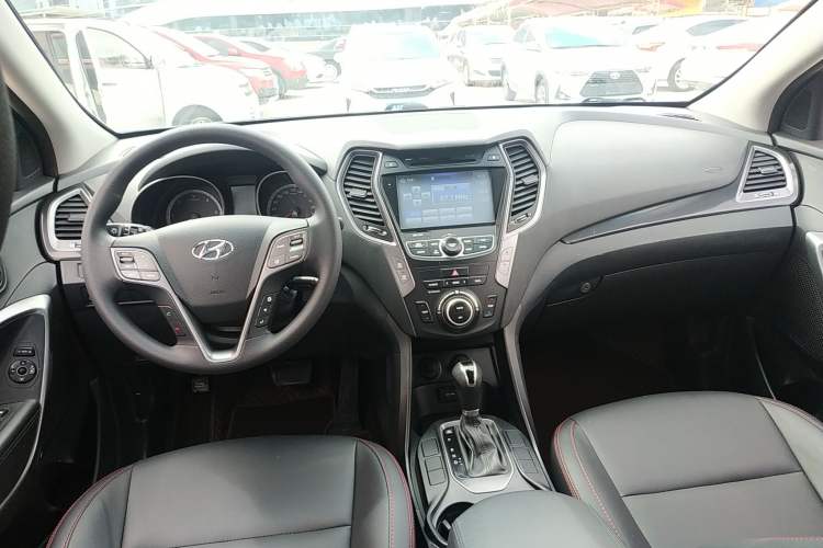 Used Hyundai Grand SantaFe 2015 2.2T 7-Seater Two-Wheel-Drive Zhi Ling Limited Edition Center Console