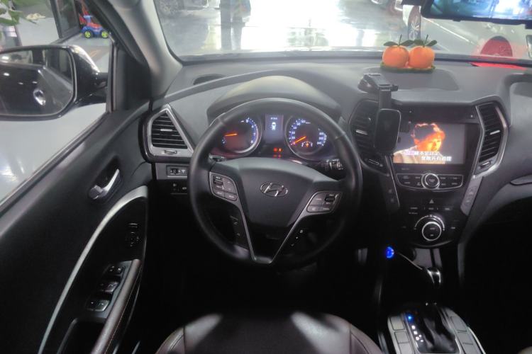 Used Hyundai Grand SantaFe 2015 2.0T 7-Seater Two-Wheel Drive Leading Edition Center Console