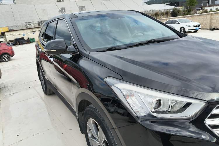 Used Hyundai Grand SantaFe 2015 2.2T 7-Seater Two-Wheel-Drive Zhi Ling Limited Edition Exterior 2