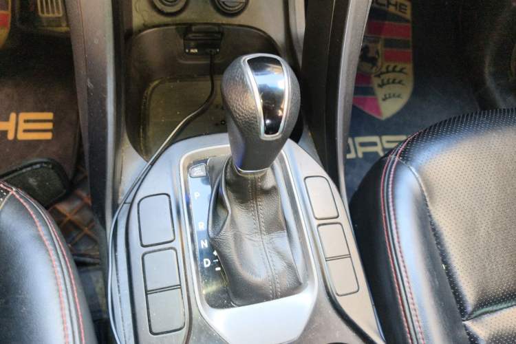 Used Hyundai Grand SantaFe 2015 2.0T 7-Seater Two-Wheel Drive Leading Edition Gear Lever