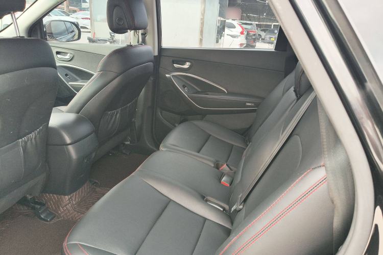 Used Hyundai Grand SantaFe 2015 2.2T 7-Seater Two-Wheel-Drive Zhi Ling Limited Edition Interior 1