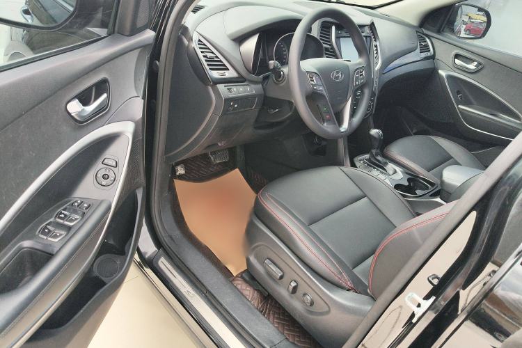Used Hyundai Grand SantaFe 2015 2.2T 7-Seater Two-Wheel-Drive Zhi Ling Limited Edition Interior 2