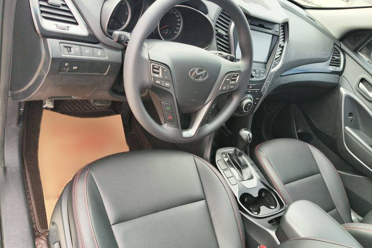 Used Hyundai Grand SantaFe 2015 2.2T 7-Seater Two-Wheel-Drive Zhi Ling Limited Edition Interior 3