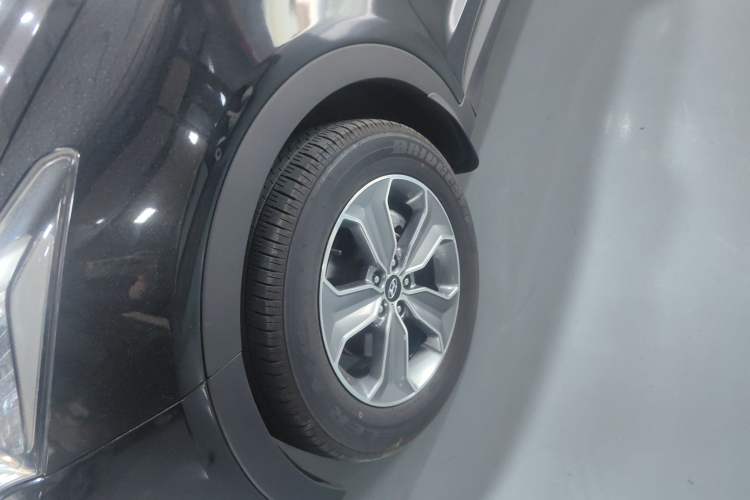 Used Hyundai Grand SantaFe 2015 2.0T 7-Seater Two-Wheel Drive Leading Edition Left Front Wheel Hub